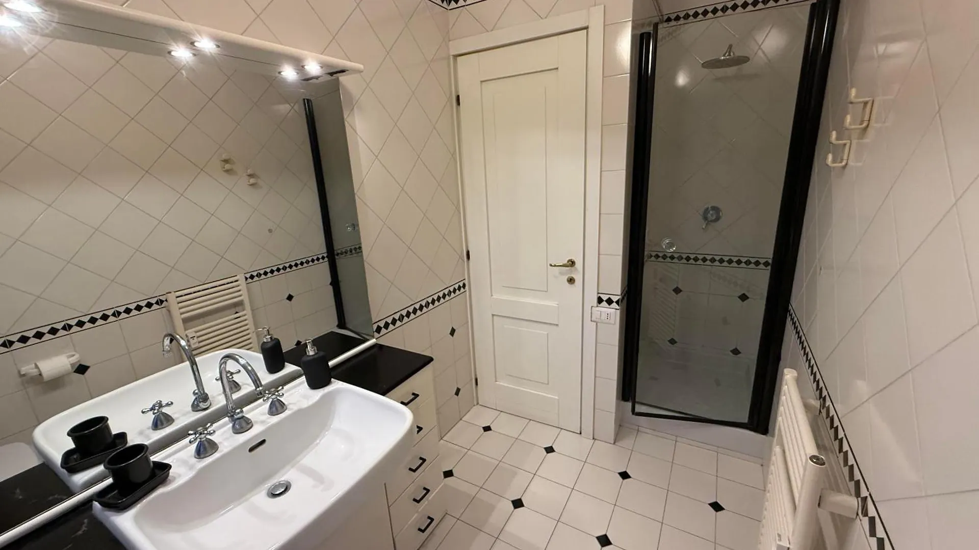 Appartamento Angera Milan Apartment